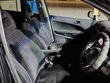на вариант: Honda Stream: 2003 г., 2 л, Автомат, Бензин, Минивэн — 9