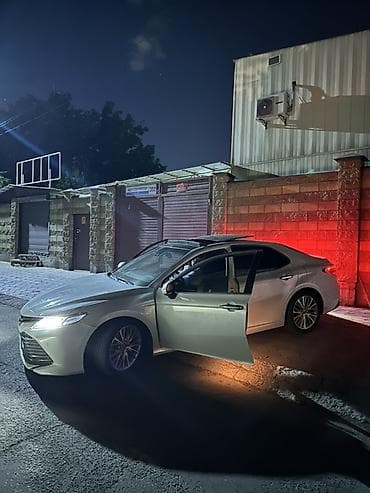 Toyota Camry: 2018 г., 2.5 л, Автомат, Бензин, Седан