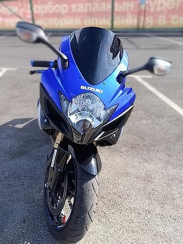 suzuki intruder: Спортивный мотоцикл Suzuki GSX‑R синего цвета. Особенности и — 1