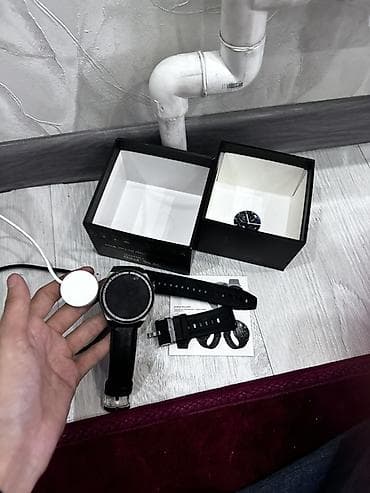 Смарт‑часы с круглым экраном и безелью “Porsche Design” на корпусе