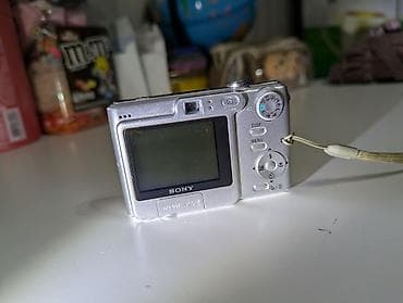 Фотоаппарат Sony Cyber-shot DSC-W35. Фотоаппарат рабочий, но замкнул