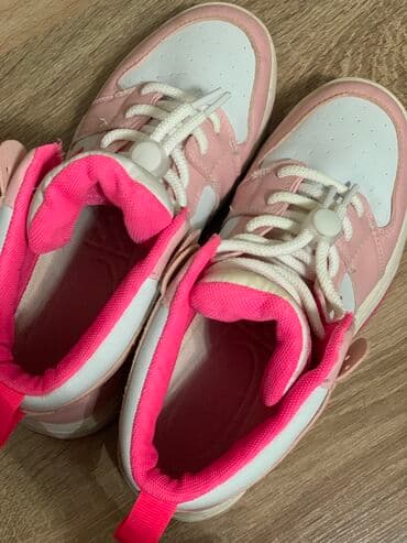 американская детская обувь: Продаю детские кроссовки!!! Цена окончательная!!! Размер: 37, но — 4