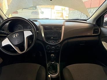 Унаа: Hyundai Accent: 2011 г., 1.4 л, Кол менен иштөөчү, Бензин, Седан — 3