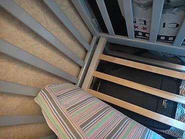 Тумбы и подставки: Детская кроватка, цвет серый+ матрас в подарок. Ребёнок в кроватке — 4