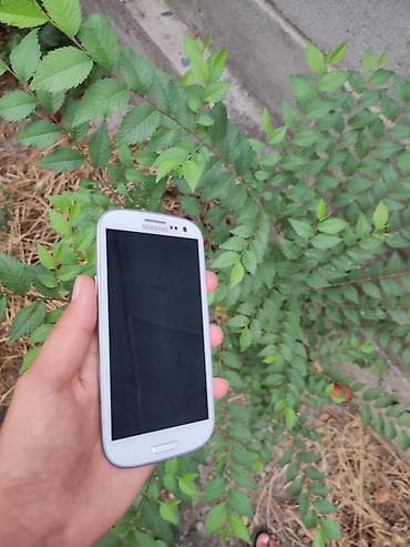 nikon d5100 цена: Samsung Galaxy S III (GT‑I9300), белый - Экран Super AMOLED, HD — 1