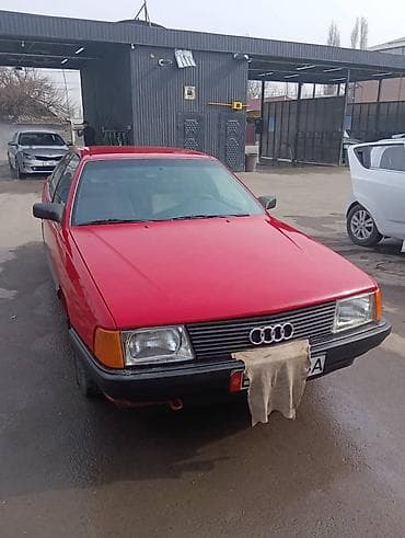 круглое зеркало: Audi 100: 1988 г., 2 л, Механика, Бензин, Седан — 1
