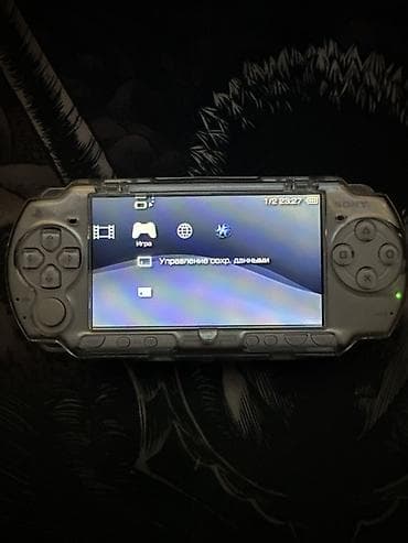 Sony PSP-2000 белая, с прозрачным защитным кейсом. 32гб памяти