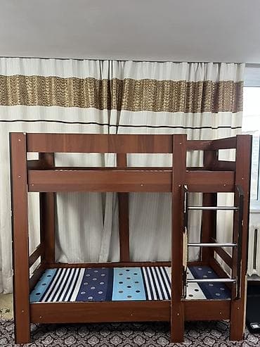 электростанция для машин: Двухъярусная кровать из массива (визуально — под тёмное дерево). - — 1