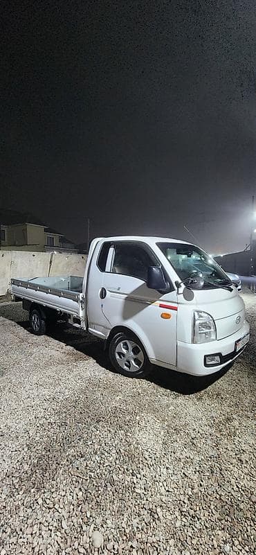 Легкий грузовик, Hyundai, Стандарт, 3 т, Б/у at lalafo.kg Легкий грузовик, Hyundai, Стандарт, 3 т, Б/у