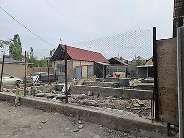 комн: 3 комнаталуу уй сатылат. Жери 4соток. Короосу тосулган, кошумча — 5