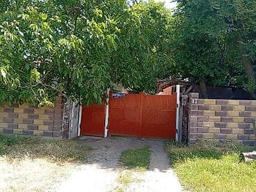 дом участки: Продаётся дом село Маловодное с двором за высоким забором на тихой — 1
