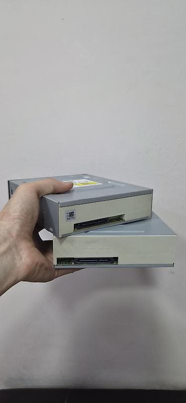 sas hdd: Два внутренних оптических привода форм‑фактора 5.25" (для ПК) — 2