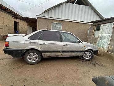 баги: Volkswagen Passat: 1988 г., Механика, Седан — 6