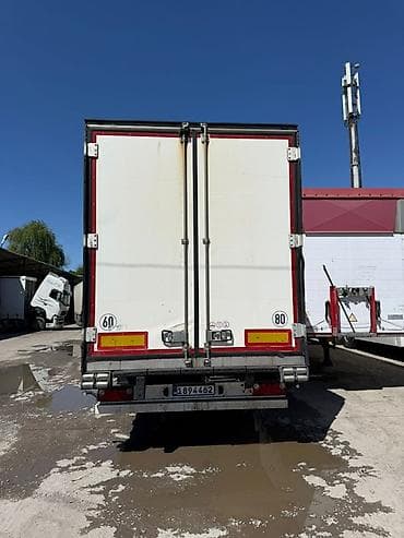 djon deere: Тягач, Renault, Изотермический — 4