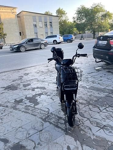 сидушка на скутер: Электроскутер (городской электровеломопед) черного цвета Ключевые — 1