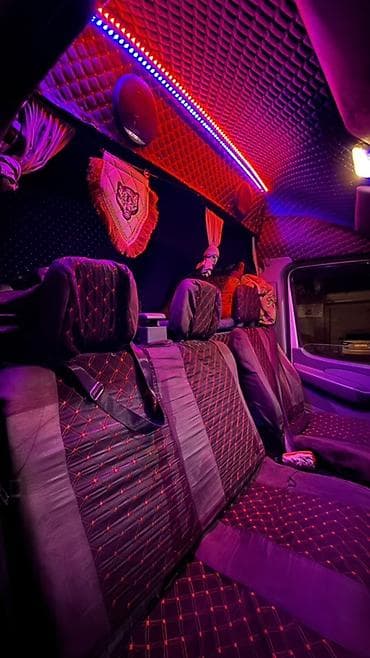 женские вещи размер 52 или 54: Mercedes‑Benz Sprinter, длинная база, высокий потолок, белый фургон — 9