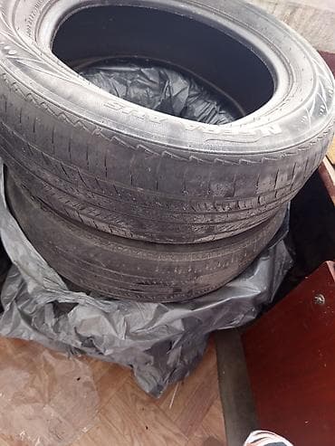 Комплект автомобильных шин. Характеристики: - Размеры: 215/60 R16 95H