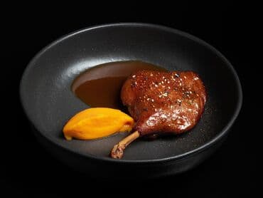 помошник повар: Работал Итальянской, Французской, Грузинской, Русской ( Царской — 3