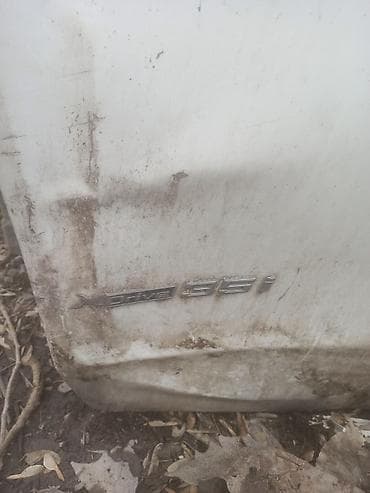 БМВ хdrive 35i продаю переднюю левую дверь со стеклом и механизмом