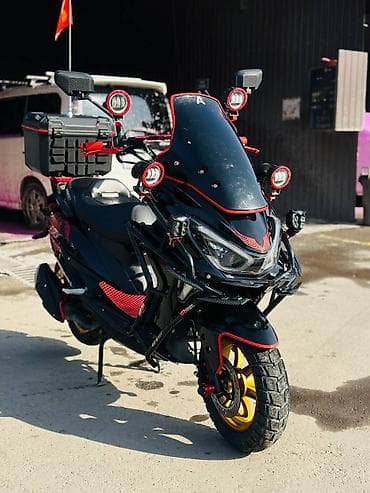 камера на мото: Скутер (макси-скутер) с расширенным туристическим и off-road — 1