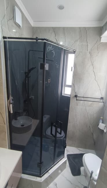 уголь продаю: Душевая кабина угловая, пятигранная (пентагон), для компактных ванных — 1