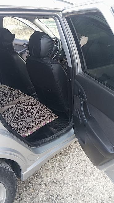 продаю или меняю на дом: Ford Focus: 2004 г., Универсал — 9