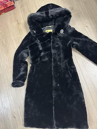 Пальто: Верхняя одежда – комплект из трех изделий: 1) Плащ/тренч - Длина на — 3