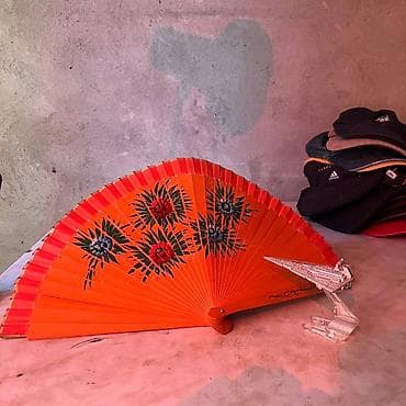 винтилятор улитка: Яркий складной веер ручной росписи. - Материал: тонкие ламели и — 1