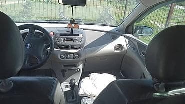 honda mobilo: Nissan Almera Tino: 2002 г., 2 л, Автомат, Газ, Хэтчбэк — 1