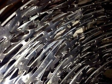 заборы метал: Егоза Колючая проволокаограждение из колючей проволоки Егоза — 3