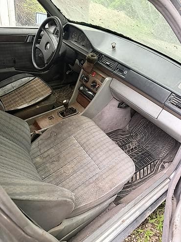 полик на мерседес 124: Mercedes-Benz W124: 1989 г., 2 л, Ручные, Бензин, Седан — 4