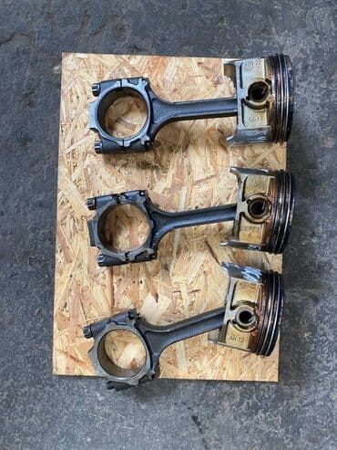 УАЗ 452 Буханка Поршень с шатуном. Двигатель ЗМЗ-409 объем 2.7 ул