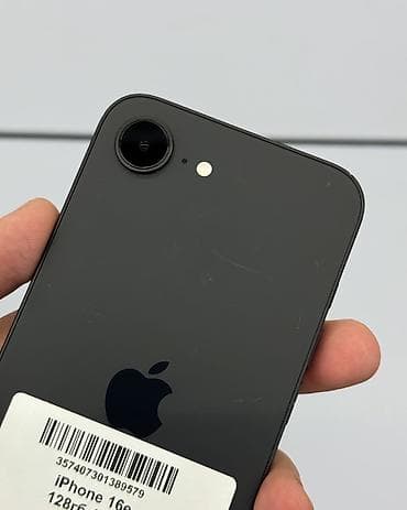 рассрочка айфона: IPhone 16e, Б/у, 128 ГБ, Черный, Чехол, В рассрочку, 100 % — 4