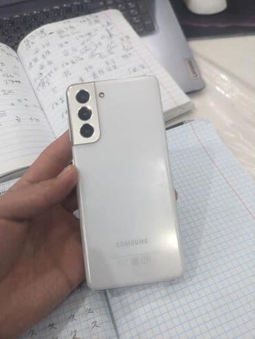 наушники: Samsung Galaxy S21 5G, Б/у, 256 ГБ, цвет - Белый, 2 SIM, eSIM — 2