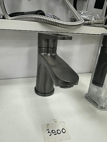 surface pen: Смеситель для умывальника, однорычажный, матовый темный металл. - — 1