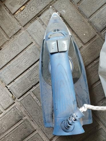 Утюг электрический (проводной), серый. Особенности: - паровой утюг с