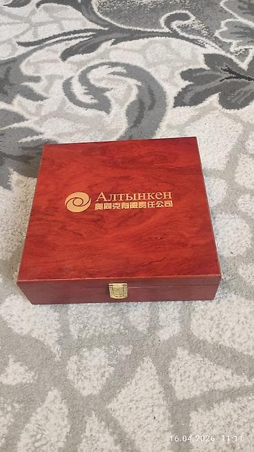 искусство: Подарочный памятный сувенир в деревянном футляре. Есть 2 штуки - — 3