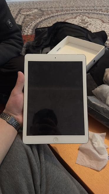 Ноутбуктар: Apple iPad (серебристый, корпус из алюминия) - Диагональ экрана - — 4