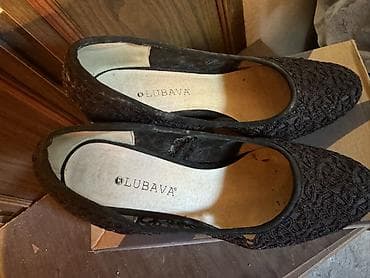 Личные вещи: Женская обувь – четыре пары 500 сом за все 1) Пляжные сабо/сланцы — 6