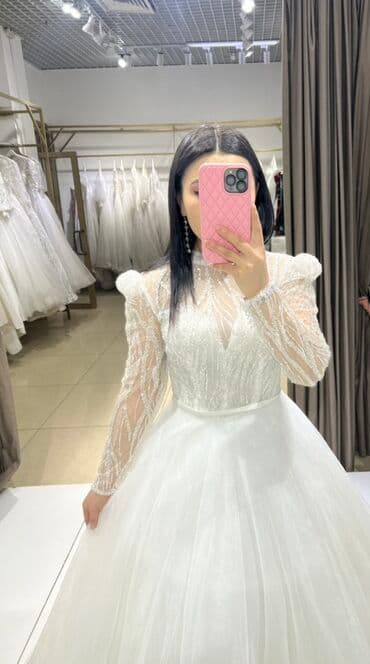 пышное фатиновое свадебное платье: Свадебное платье с пышной юбкой и длинными прозрачными рукавами. - — 1