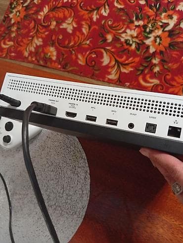 xbox 360 live: Игровая консоль Microsoft Xbox One S (белая) с беспроводным геймпадом — 3