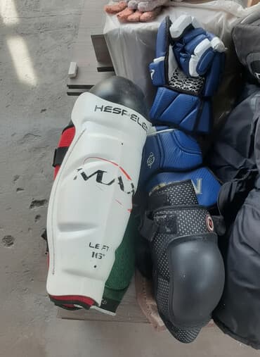 надпись на футбольной форме: Хоккейная экипировка — комплект Состав по фото:⁸ - Шлем CCM с — 1