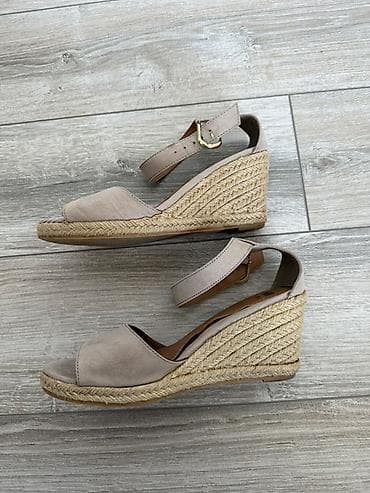 helly hansen: Босоножки, 37, H&M, Б/у, цвет - Бежевый, Самовывоз — 2