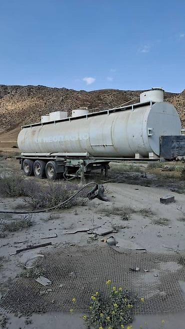 Күйүүчү май бактары: Полуприцеп-цистерна для перевозки светлых нефтепродуктов (надпись — 1