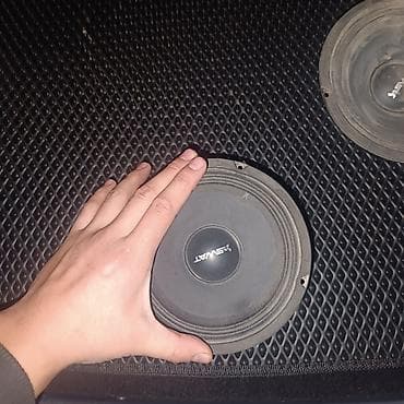 динамик: Пара среднечастотных динамиков SWAT SP PRO-65 (6.5"). Основные — 4