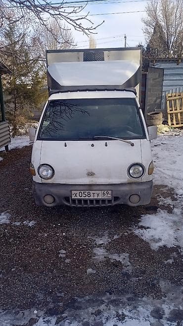 Городской малотоннажный фургон Hyundai Porter (кабовер) с