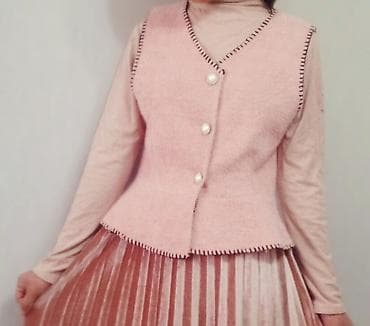 Женский жилет без рукавов, нежно‑розовый. - Материал: мягкий фактурный