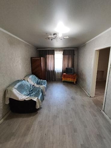 flat osh: 2 комнаты, 42 м², Хрущевка, 1 этаж, Косметический ремонт — 1