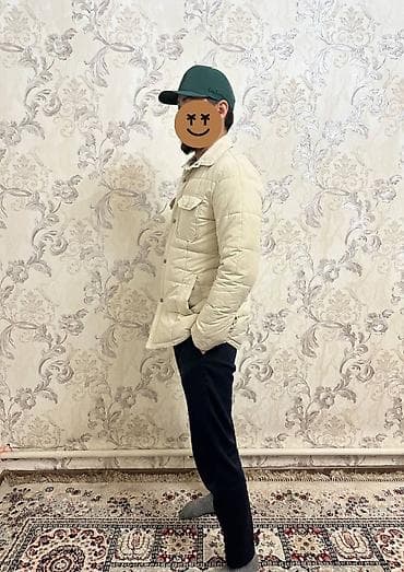 пиджак мужского кроя: Мужская стёганая куртка-рубашка светло-бежевого цвета. - Прямой фасон — 3