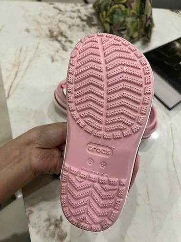 крок: Детские сабо Crocs розовые с джиббитс-украшениями - Оригинальные сабо — 3